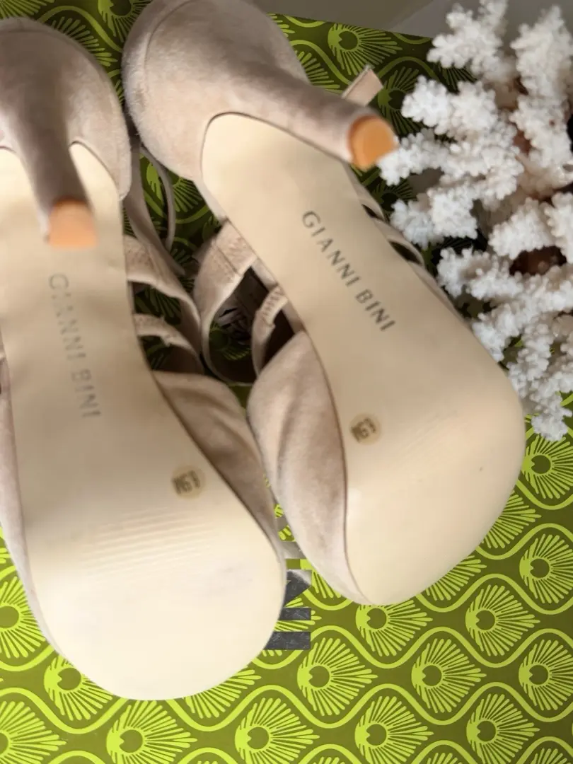 Gianni Bini Analise214 麂皮绒女式浅口鞋 Stilleto 米色 6.5 码麂皮绒-