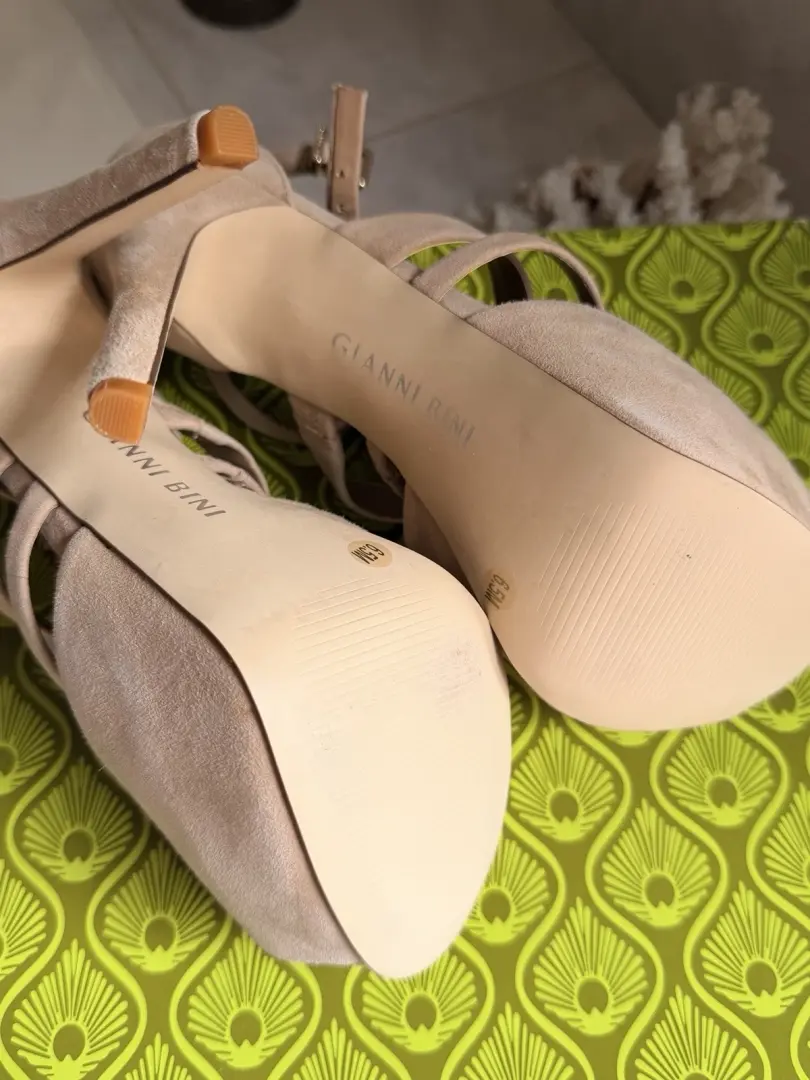 Gianni Bini Analise214 麂皮绒女式浅口鞋 Stilleto 米色 6.5 码麂皮绒-