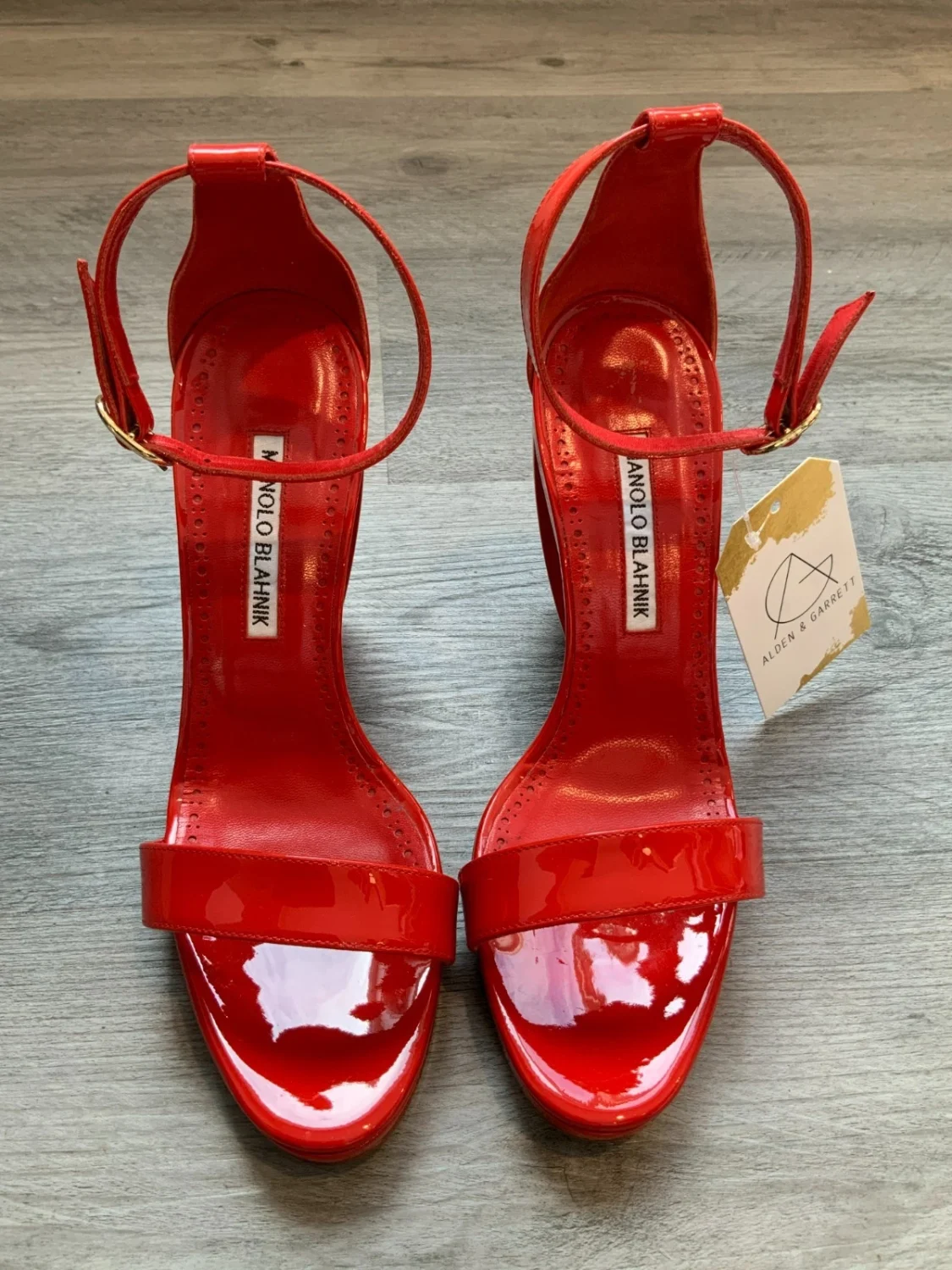 Manolo Blahnik 红色漆皮 Rocar 雕塑楔形凉鞋,尺寸 39 | 9-