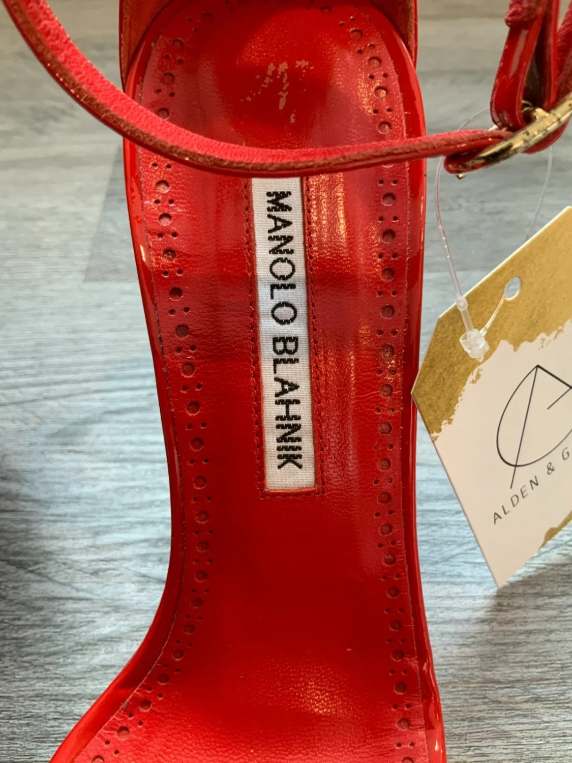 Manolo Blahnik 红色漆皮 Rocar 雕塑楔形凉鞋,尺寸 39 | 9-