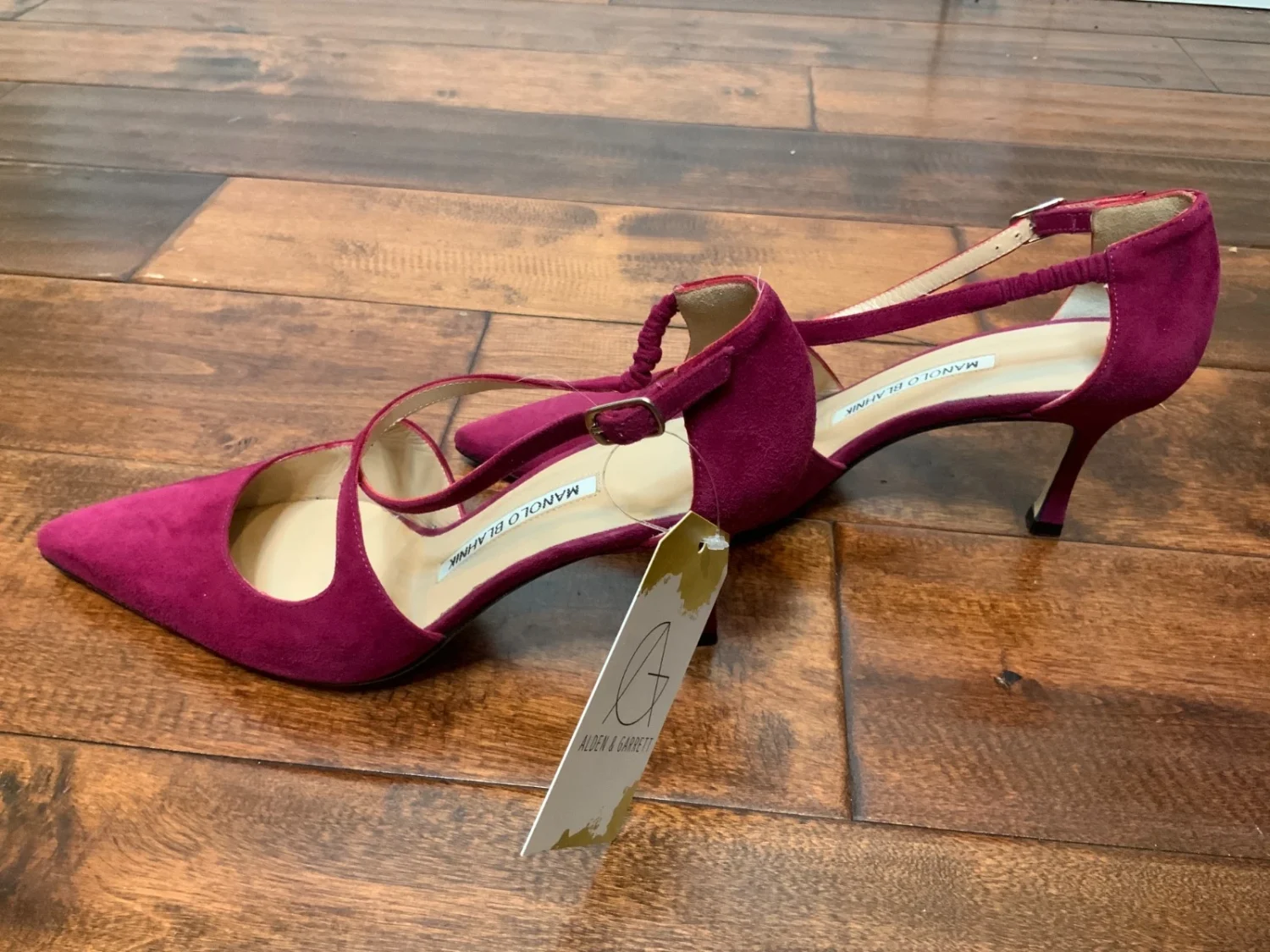 Manolo Blahnik Fuchsia 麂皮绑带高跟鞋,尺寸 6 | 36-
