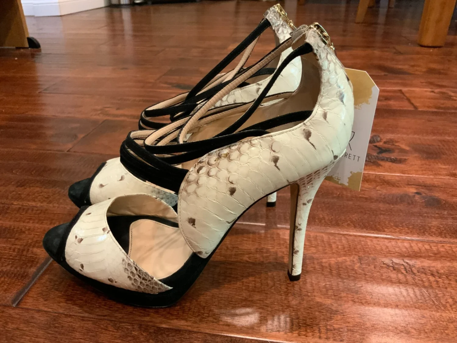 Alexandre Birman 白色 Python 露趾绑带高跟鞋,尺寸 8(美国)-