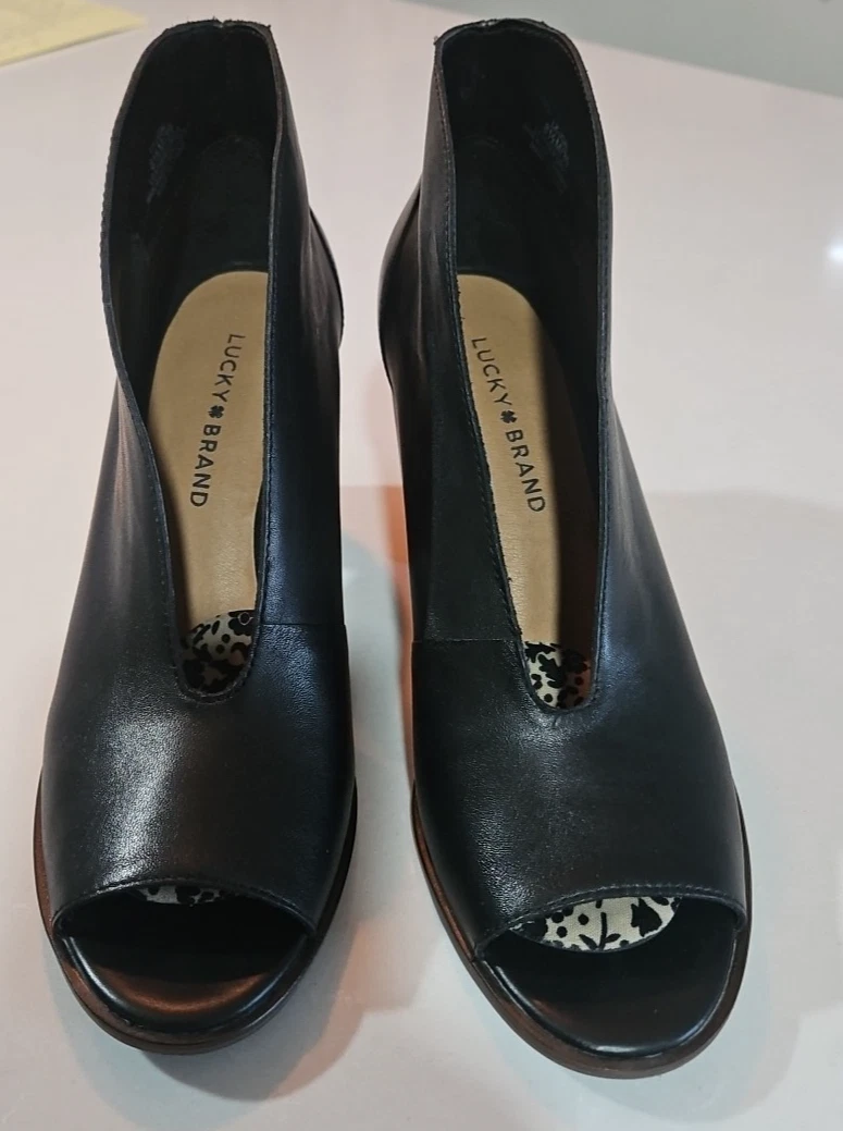 Lucky Brand 黑色皮革踝靴女式方跟短靴带盒 8.5-