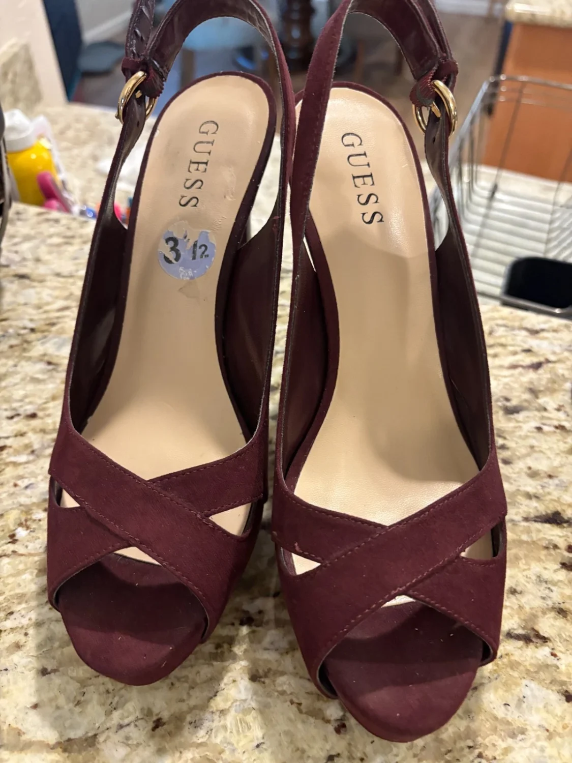 Guess 女式栗色绒面革吊带厚底高跟鞋 8.5 码-