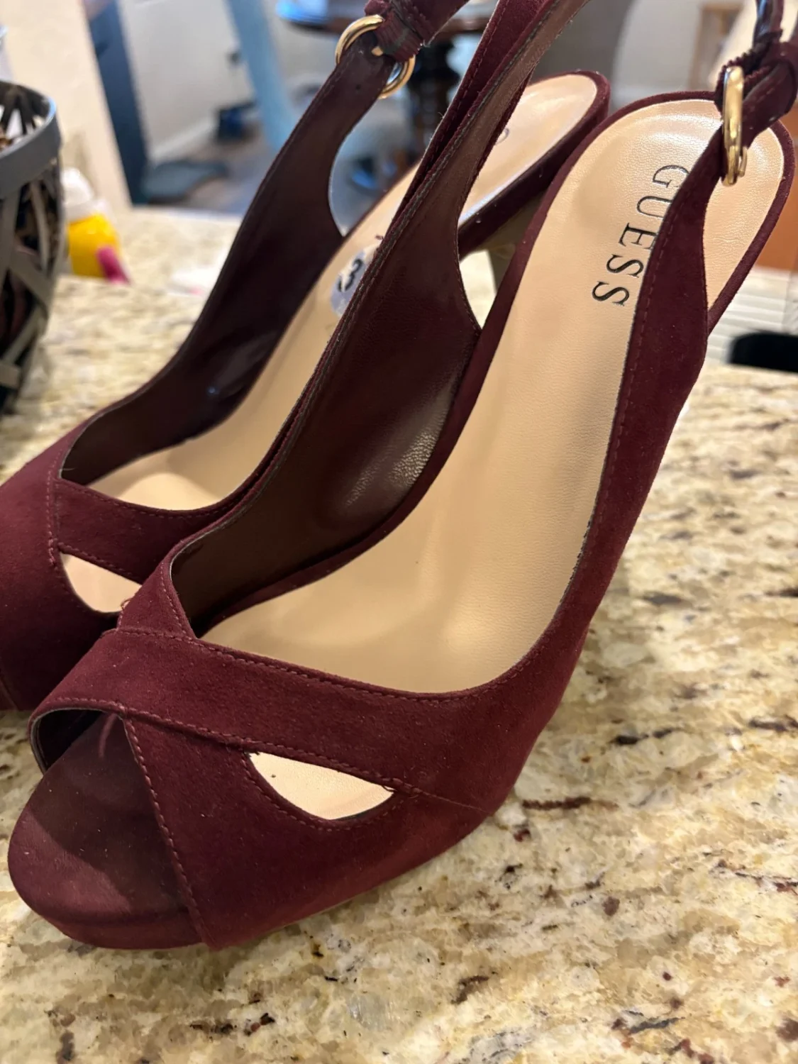 Guess 女式栗色绒面革吊带厚底高跟鞋 8.5 码-