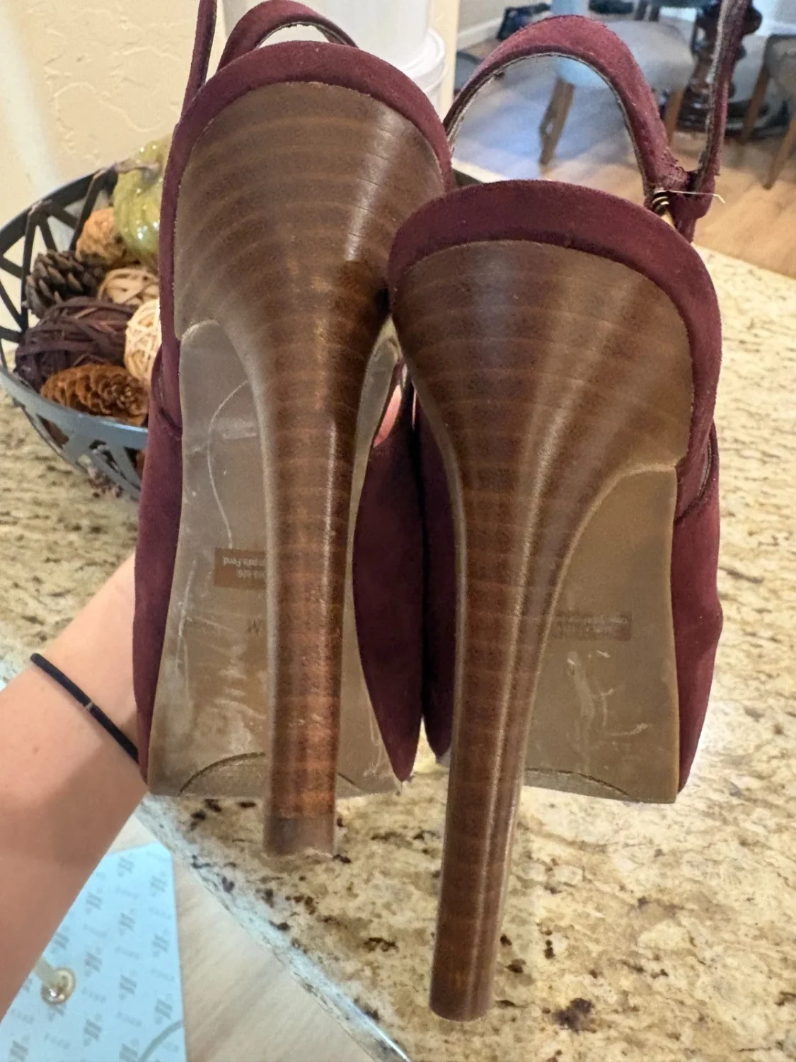 Guess 女式栗色绒面革吊带厚底高跟鞋 8.5 码-