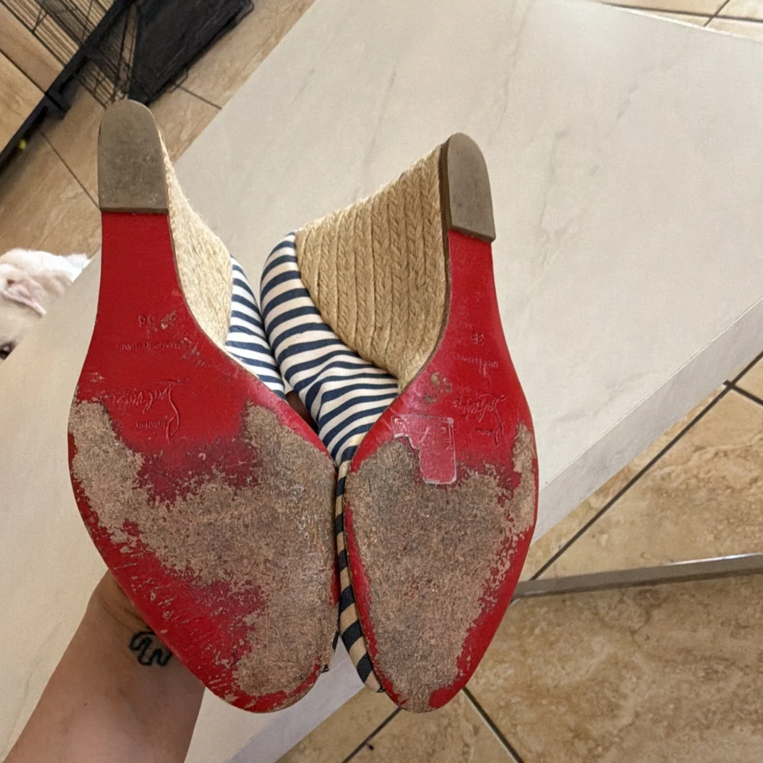 Christian Louboutin 女式蓝色白色帆布条纹露趾楔形 US 7.5-
