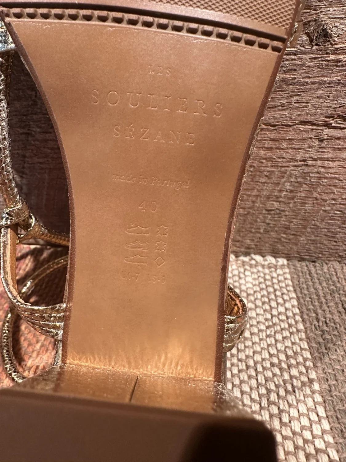 Sezane Gloria 平滑金色高跟鞋凉鞋女式 9 码-
