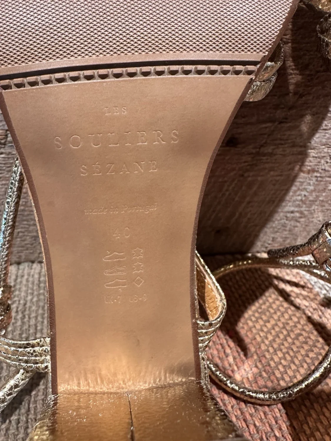 Sezane Gloria 平滑金色高跟鞋凉鞋女式 9 码-