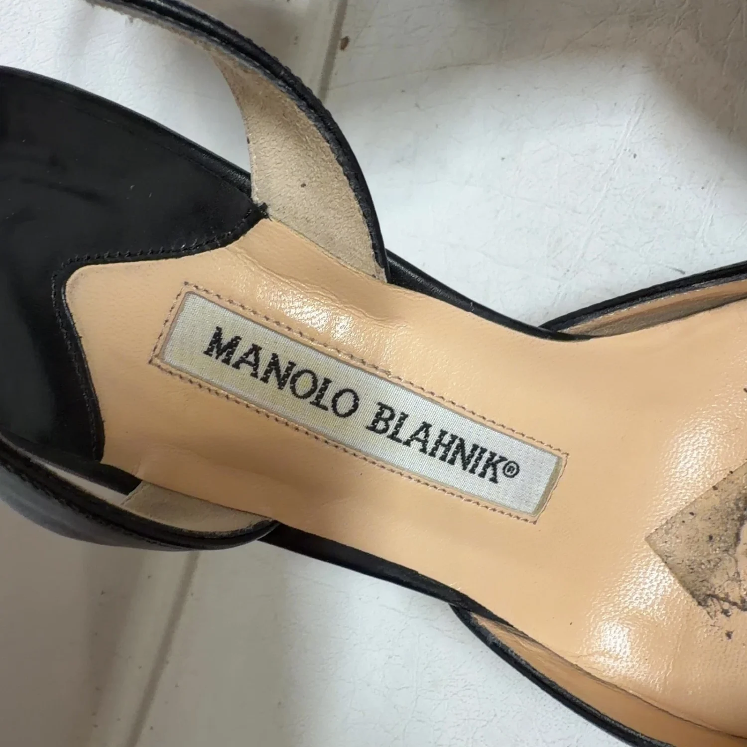 MANOLO BLAHNIK 黑色皮革露背尖头高跟鞋 意大利 尺寸 36-
