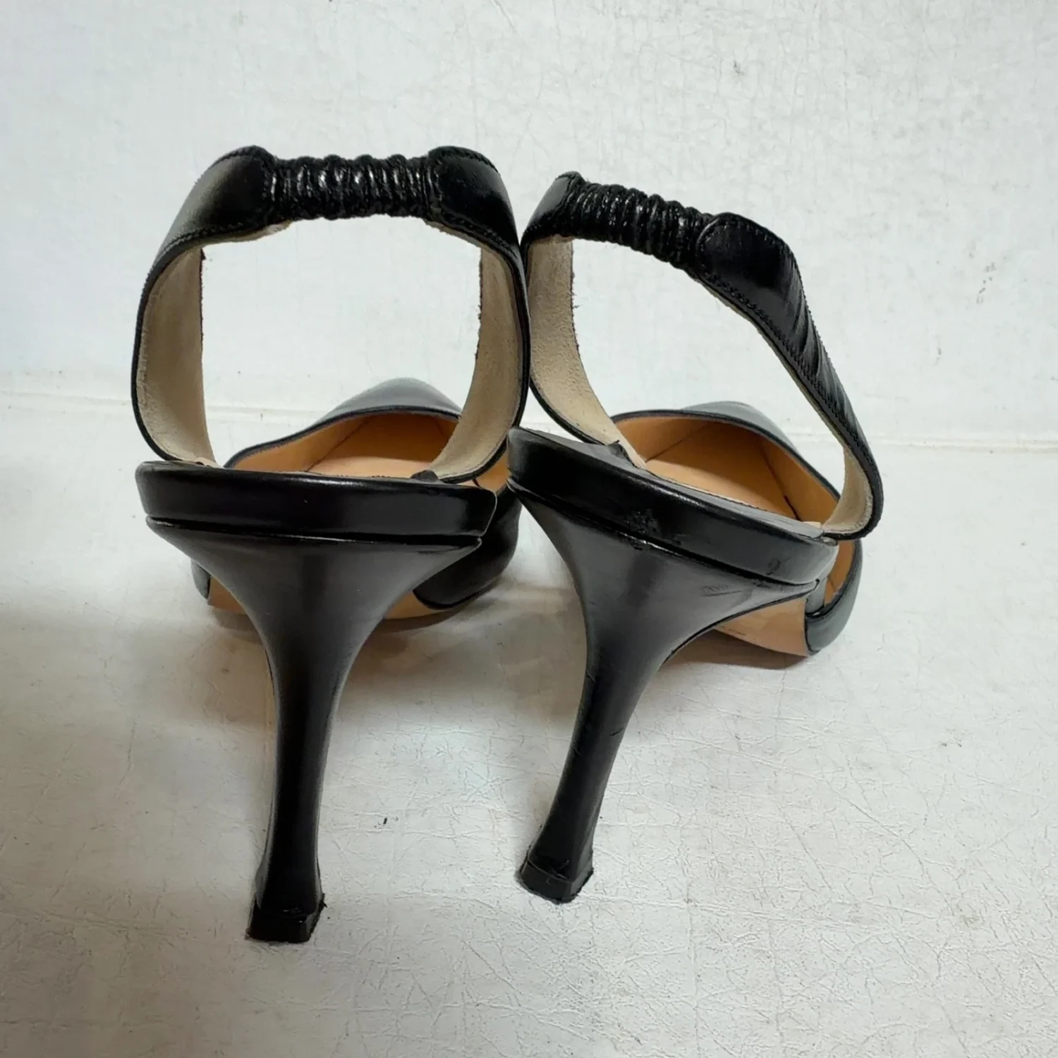 MANOLO BLAHNIK 黑色皮革露背尖头高跟鞋 意大利 尺寸 36-