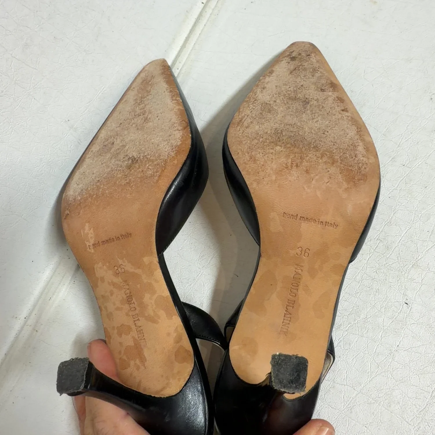 MANOLO BLAHNIK 黑色皮革露背尖头高跟鞋 意大利 尺寸 36-