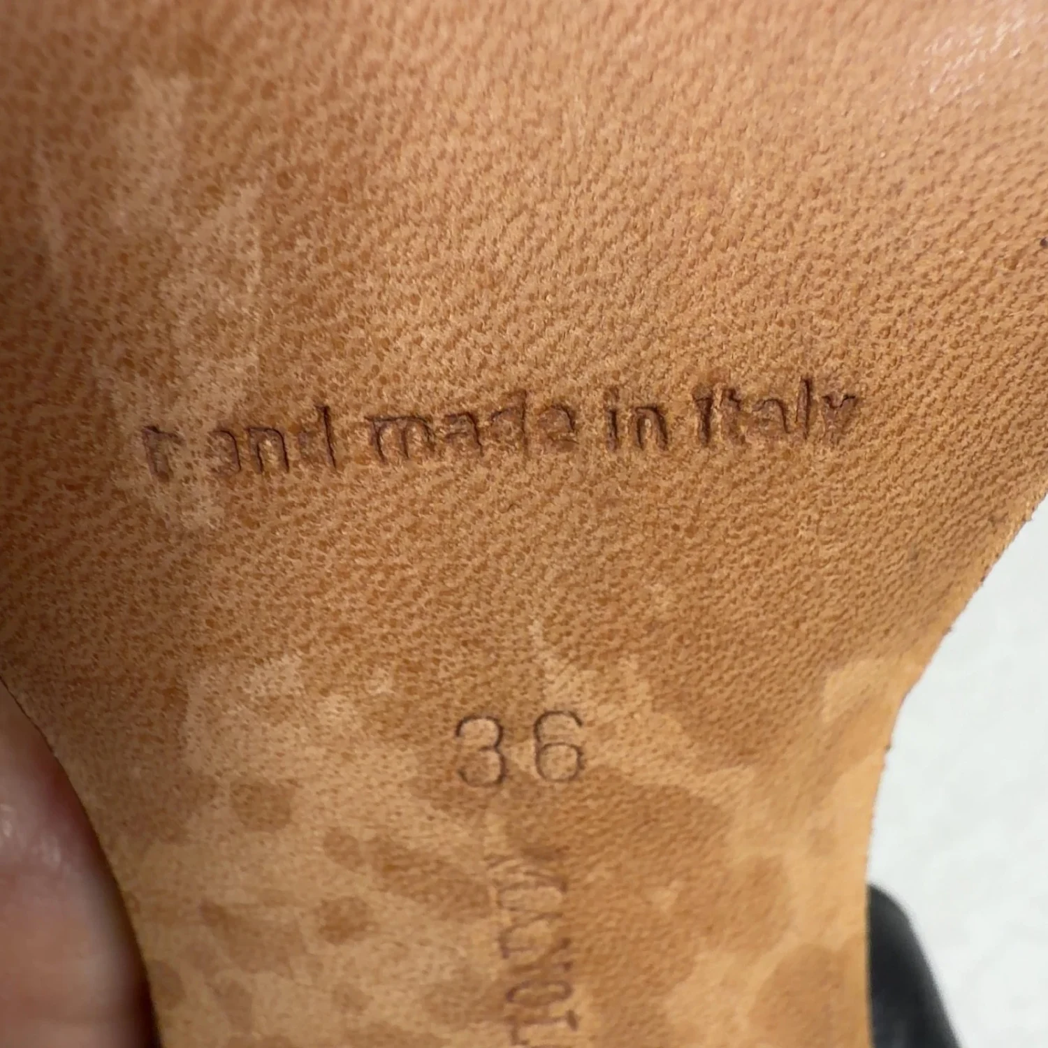 MANOLO BLAHNIK 黑色皮革露背尖头高跟鞋 意大利 尺寸 36-