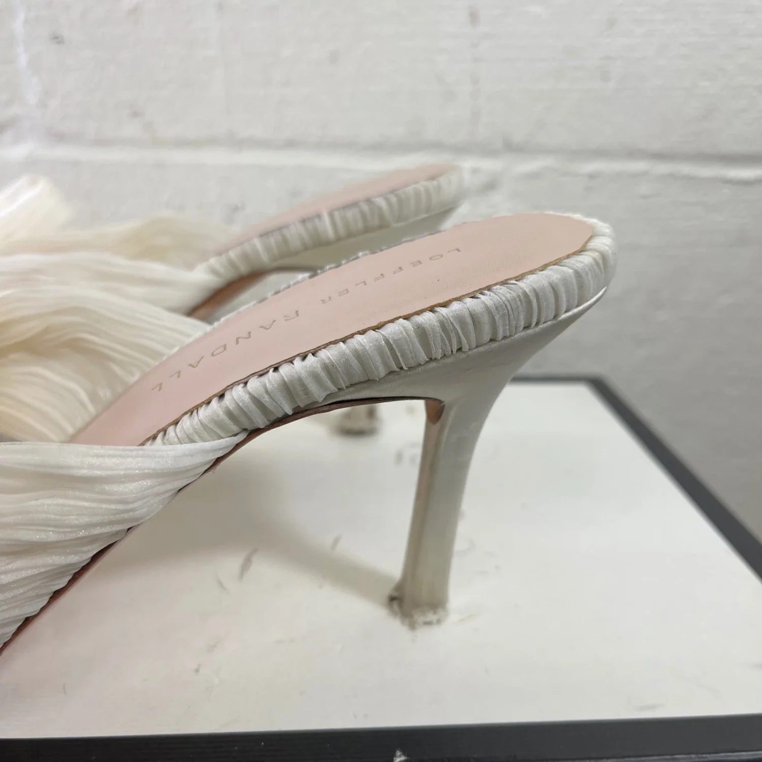 Loeffler Randall Penny 白色结褶蝴蝶结高跟鞋凉鞋女式 8.5 码-