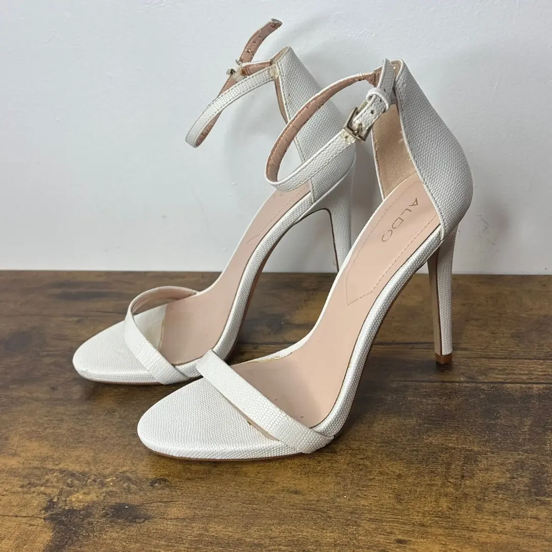 ALDO 白色蛇纹压花踝带细高跟鞋女式 8.5 码-