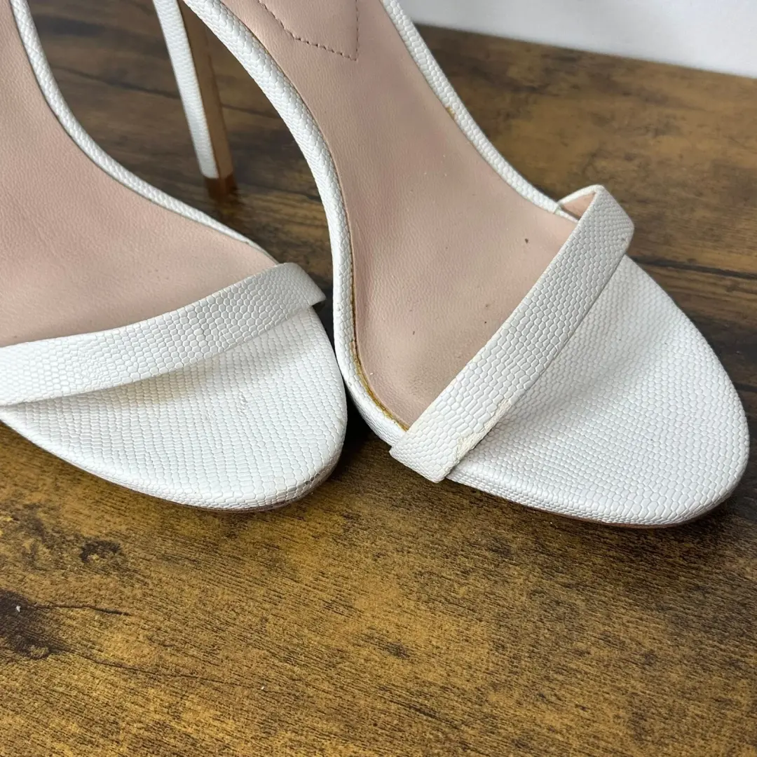 ALDO 白色蛇纹压花踝带细高跟鞋女式 8.5 码-