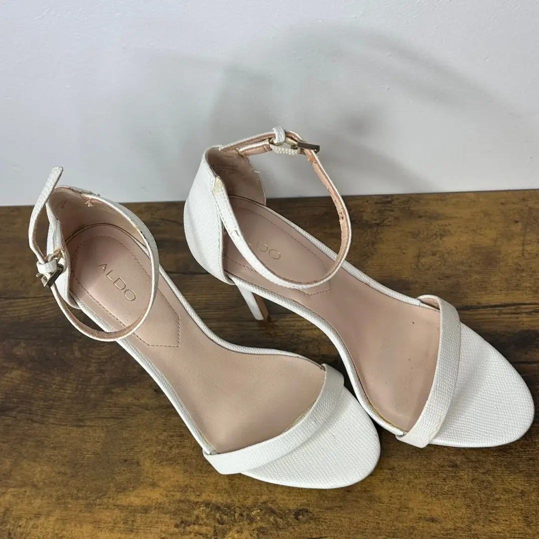 ALDO 白色蛇纹压花踝带细高跟鞋女式 8.5 码-