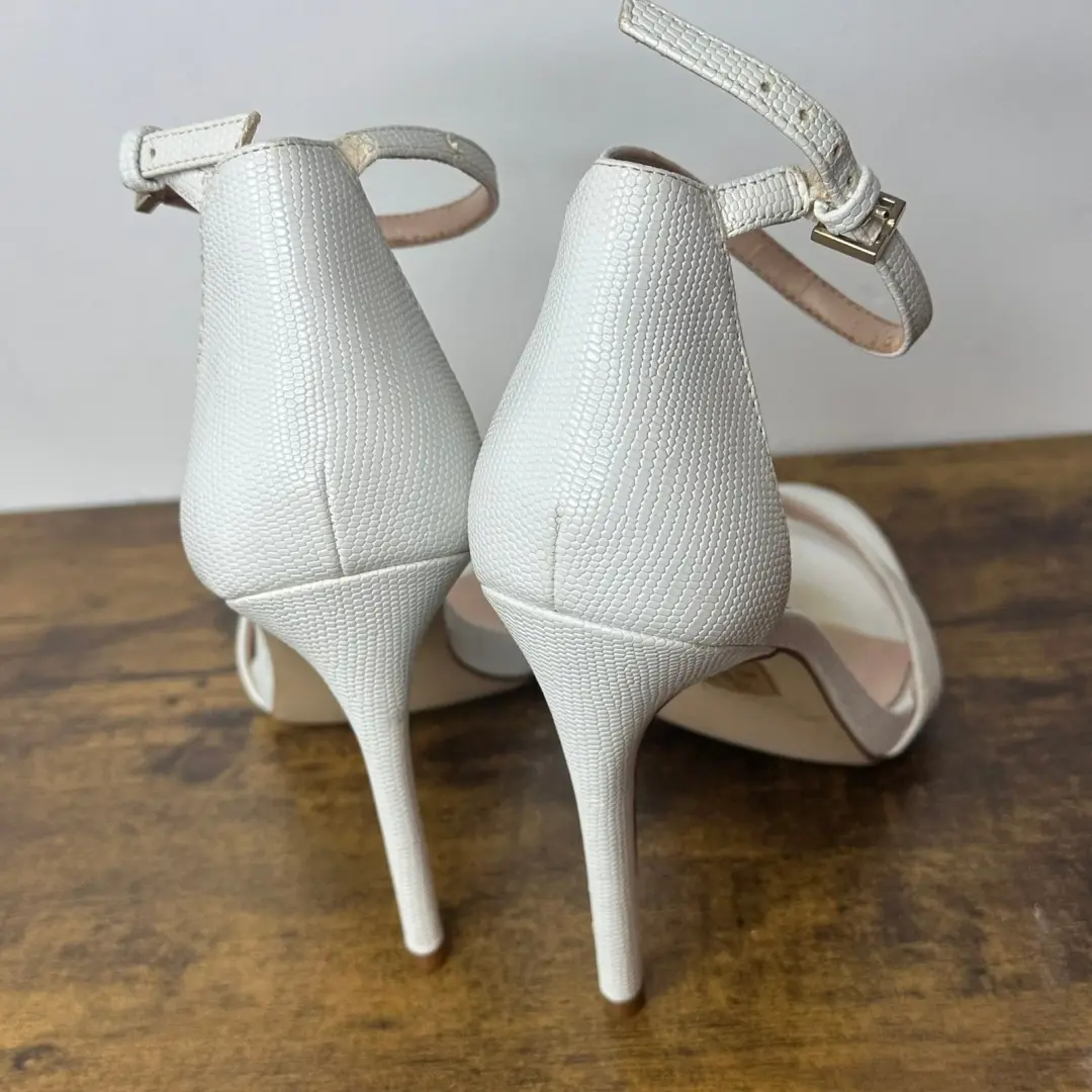 ALDO 白色蛇纹压花踝带细高跟鞋女式 8.5 码-