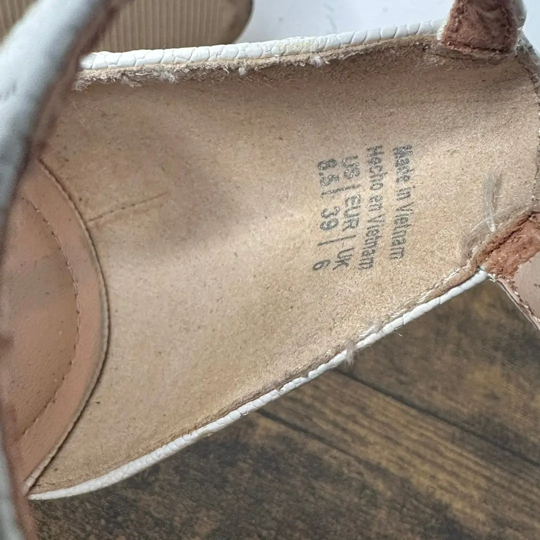 ALDO 白色蛇纹压花踝带细高跟鞋女式 8.5 码-