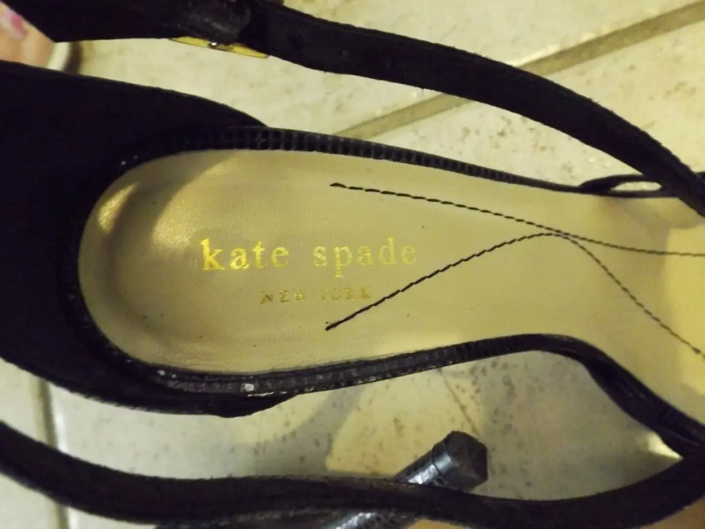 Kate Spade 8.5B 黑色蛇皮意大利制造绑带高跟鞋 3.8 英寸鞋跟 -