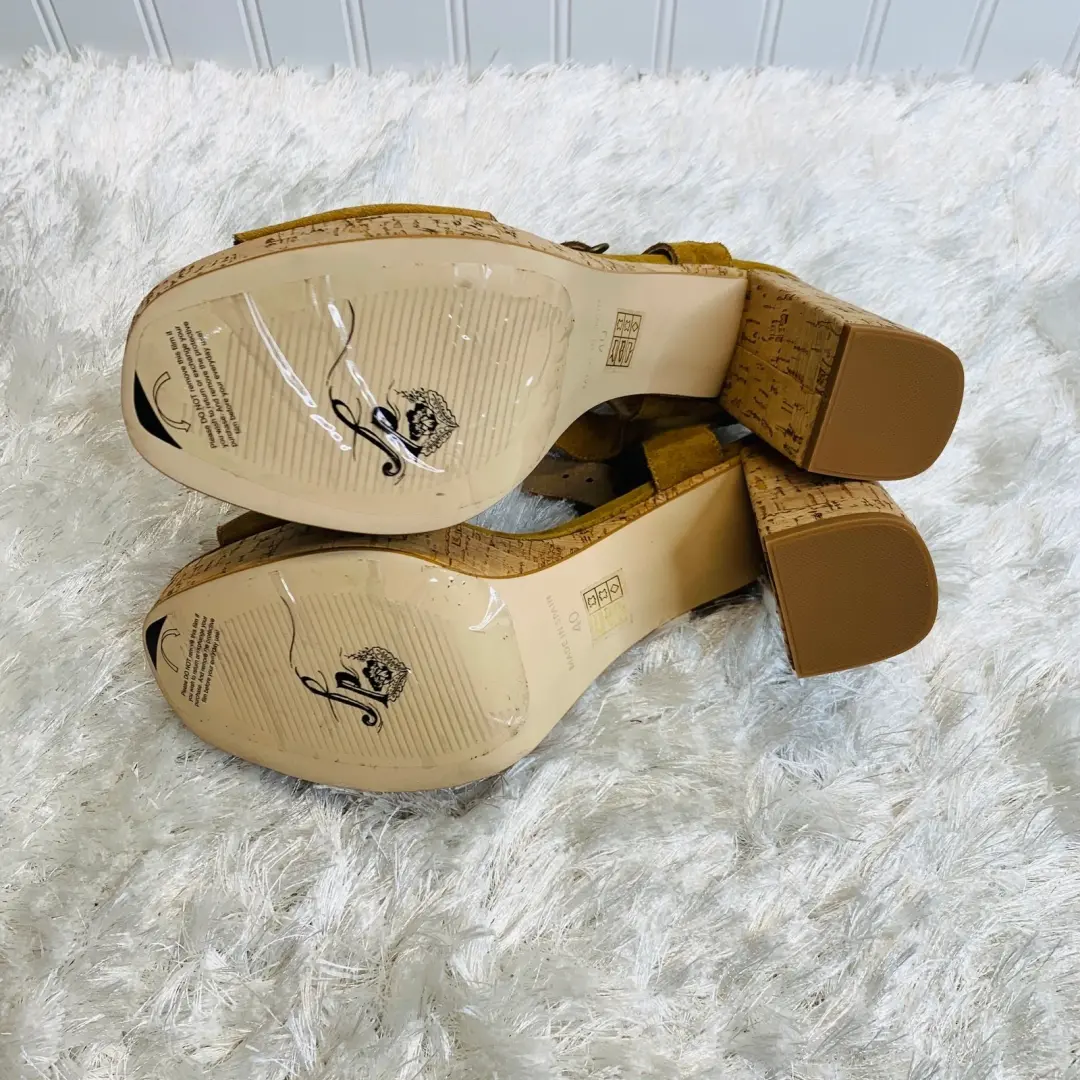 Free People Brook 麂皮绒厚底高跟鞋软木鞋底芥末金骆驼尺寸 40-