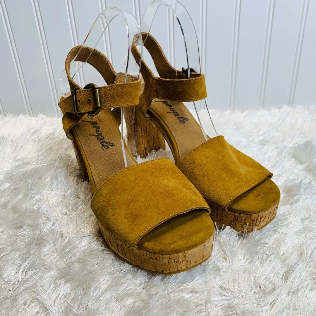 Free People Brook 麂皮绒厚底高跟鞋软木鞋底芥末金骆驼尺寸 40-