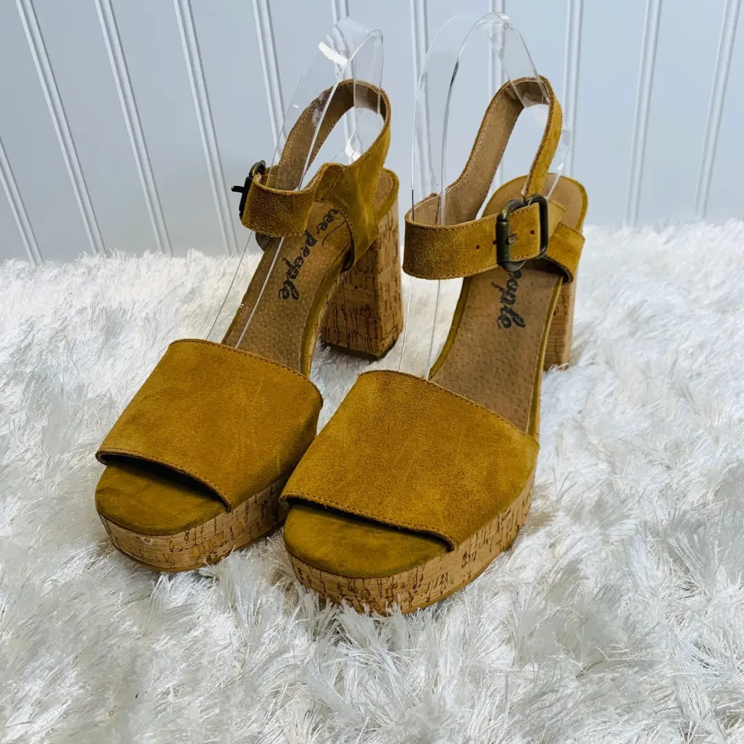Free People Brook 麂皮绒厚底高跟鞋软木鞋底芥末金骆驼尺寸 40-