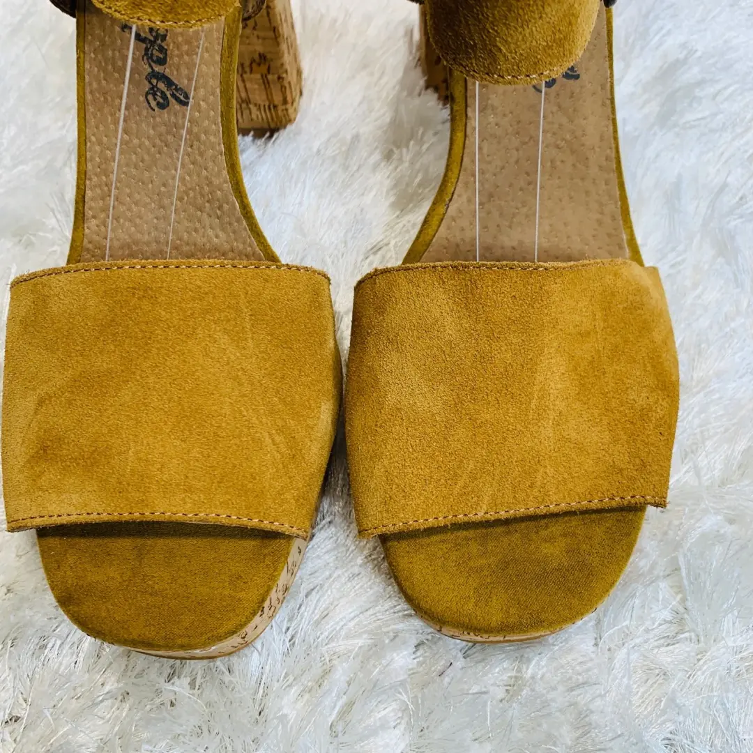 Free People Brook 麂皮绒厚底高跟鞋软木鞋底芥末金骆驼尺寸 40-