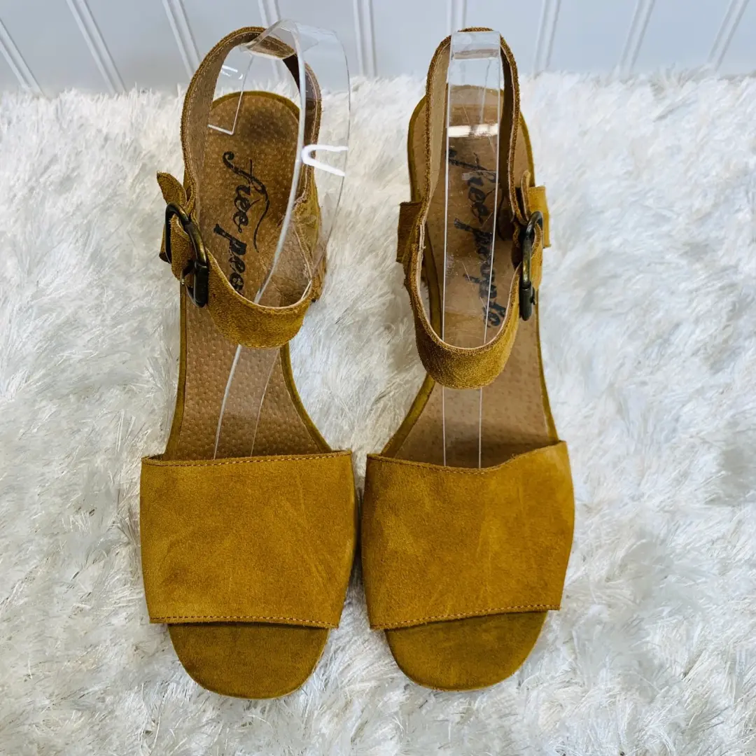 Free People Brook 麂皮绒厚底高跟鞋软木鞋底芥末金骆驼尺寸 40-