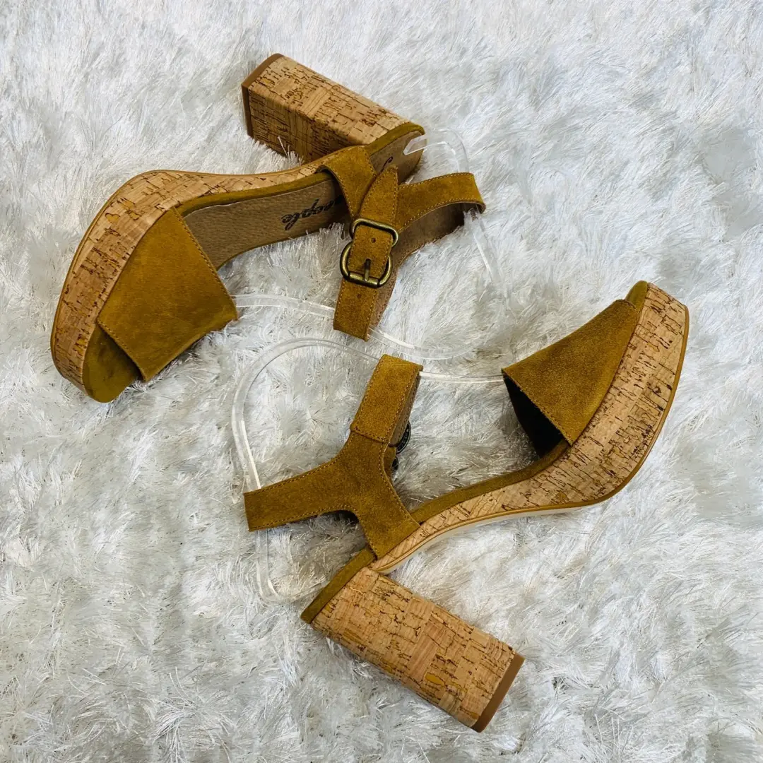 Free People Brook 麂皮绒厚底高跟鞋软木鞋底芥末金骆驼尺寸 40-