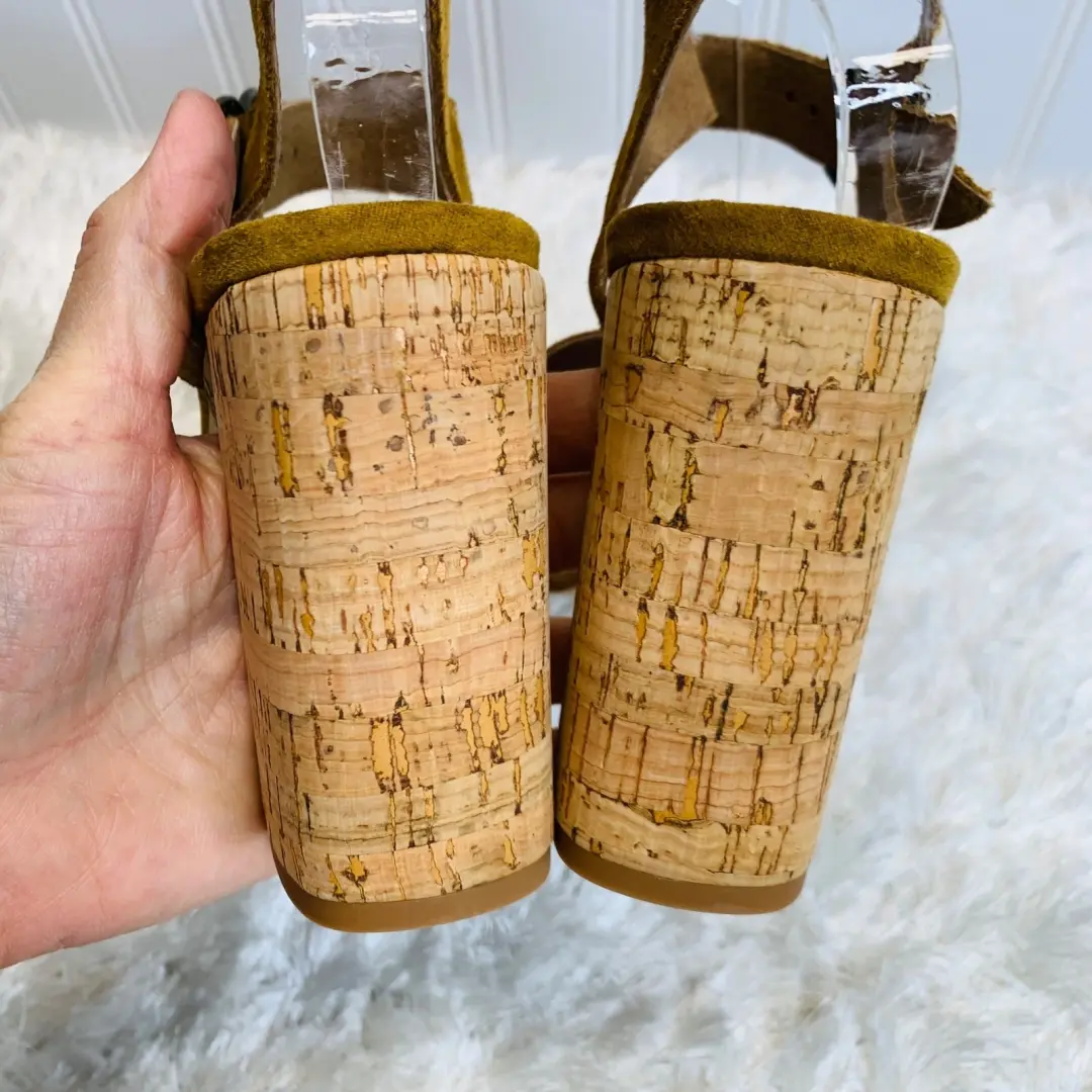 Free People Brook 麂皮绒厚底高跟鞋软木鞋底芥末金骆驼尺寸 40-