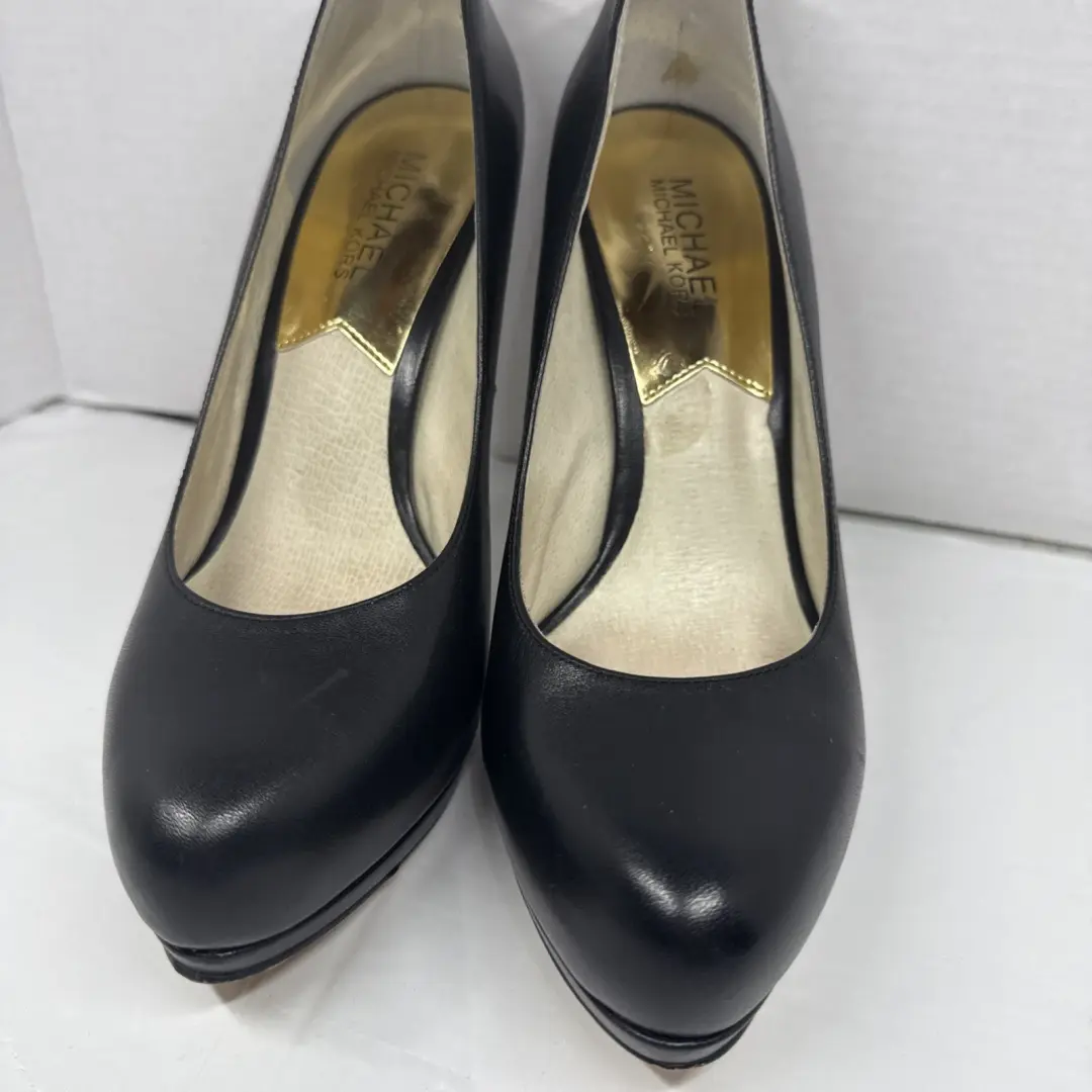 Michael Kors 皮革 6.5 黑色 Hamilton Platform Pump 细高跟鞋。-