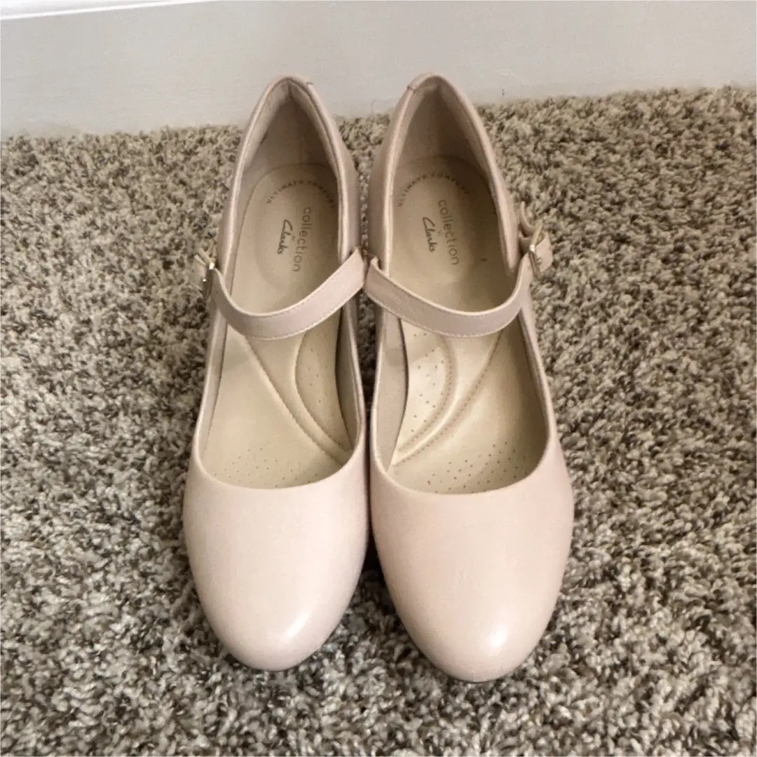 Clarks 女式粉色漆皮 Mary Jane 坡跟高跟鞋扣带 8-