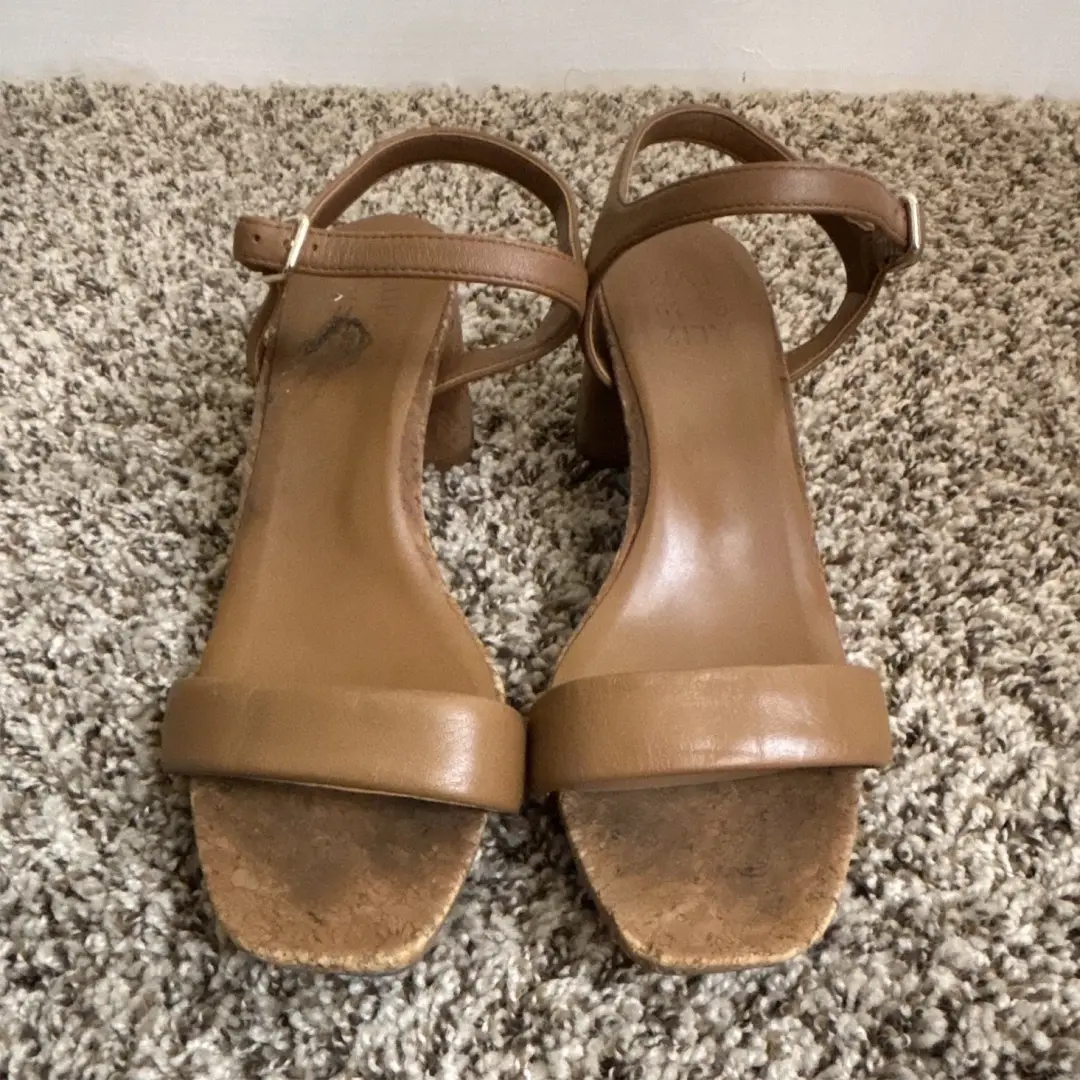 Naturalizer女式棕色绑带踝带露趾粗跟8-