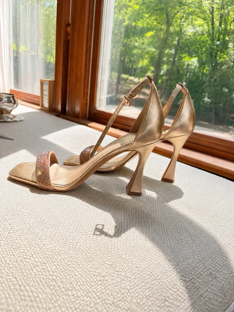 Vince Camuto 金色水钻高跟鞋绑带凉鞋金属色 Glam 尺码 8.5M-