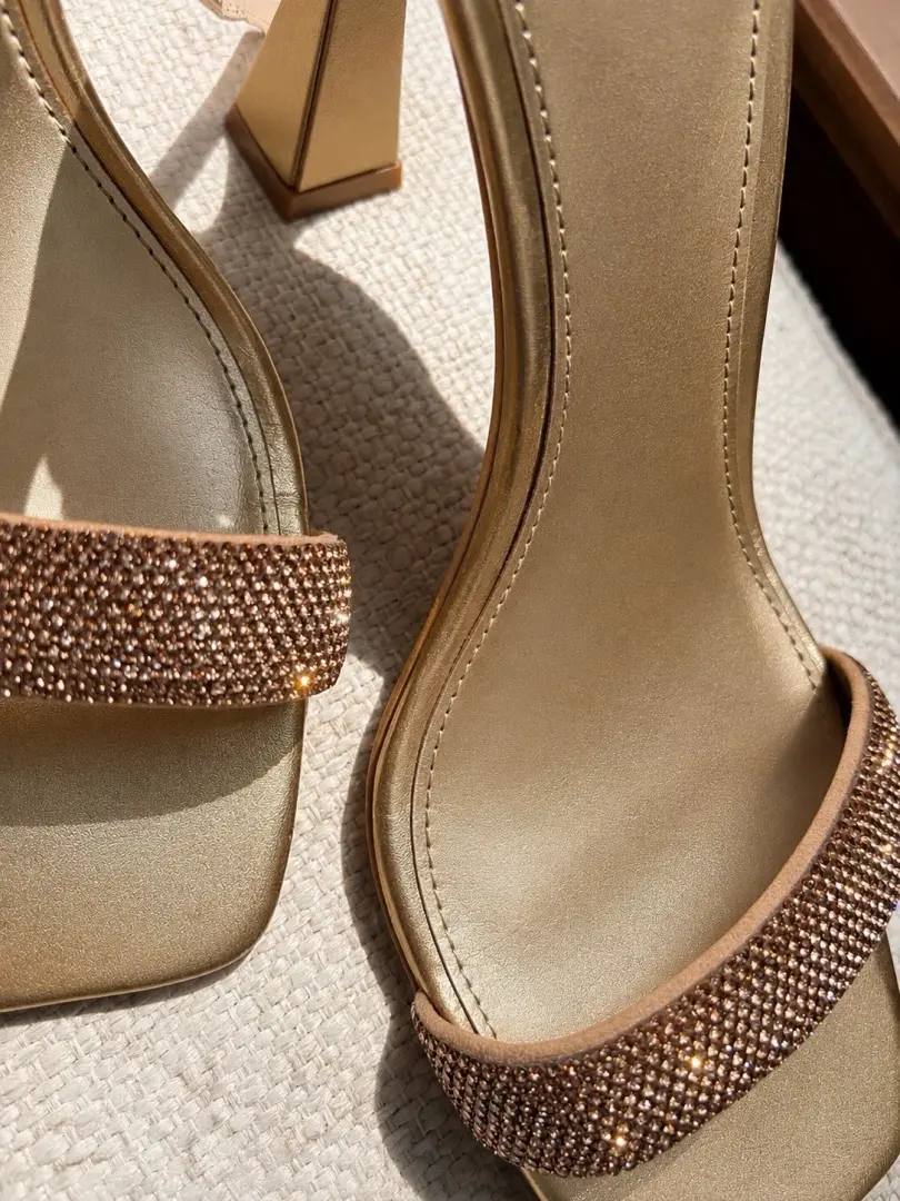 Vince Camuto 金色水钻高跟鞋绑带凉鞋金属色 Glam 尺码 8.5M-