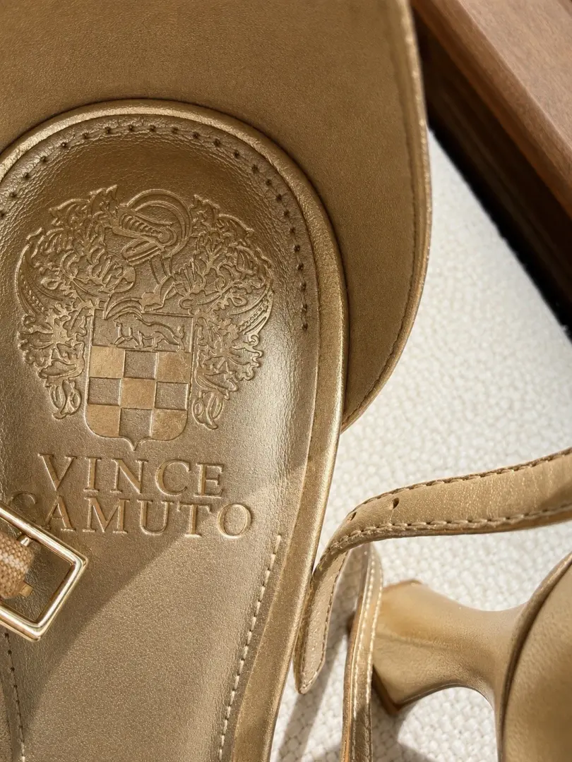 Vince Camuto 金色水钻高跟鞋绑带凉鞋金属色 Glam 尺码 8.5M-