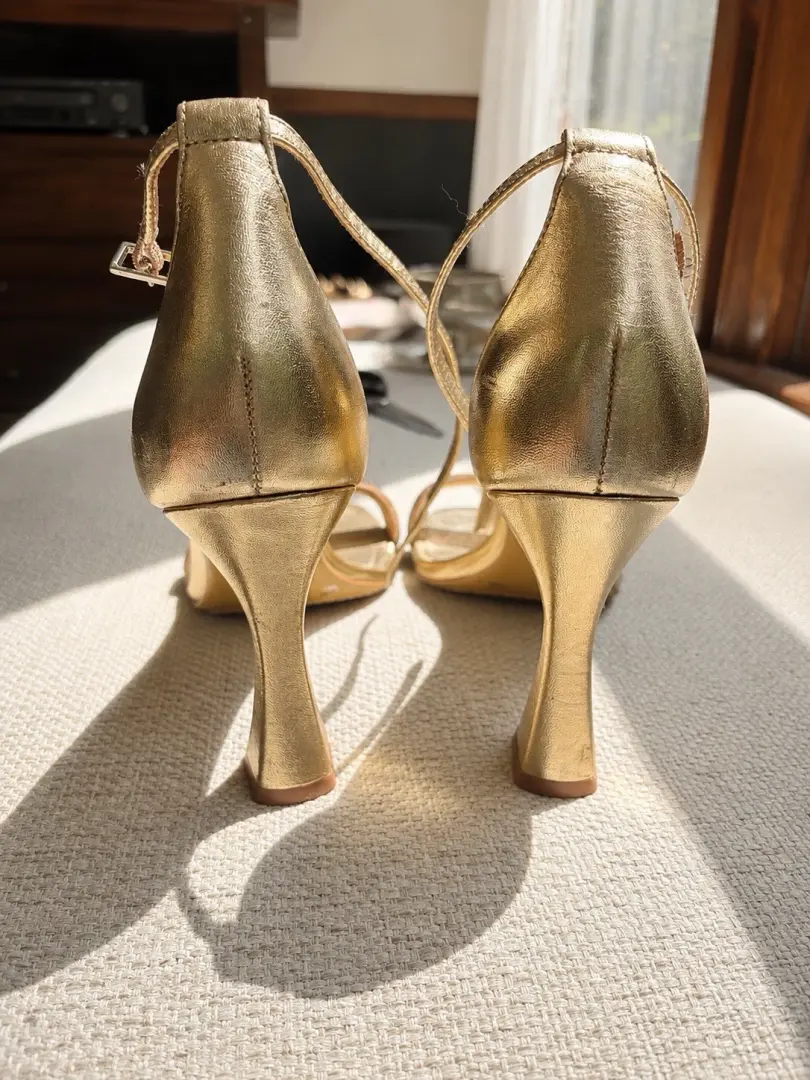 Vince Camuto 金色水钻高跟鞋绑带凉鞋金属色 Glam 尺码 8.5M-