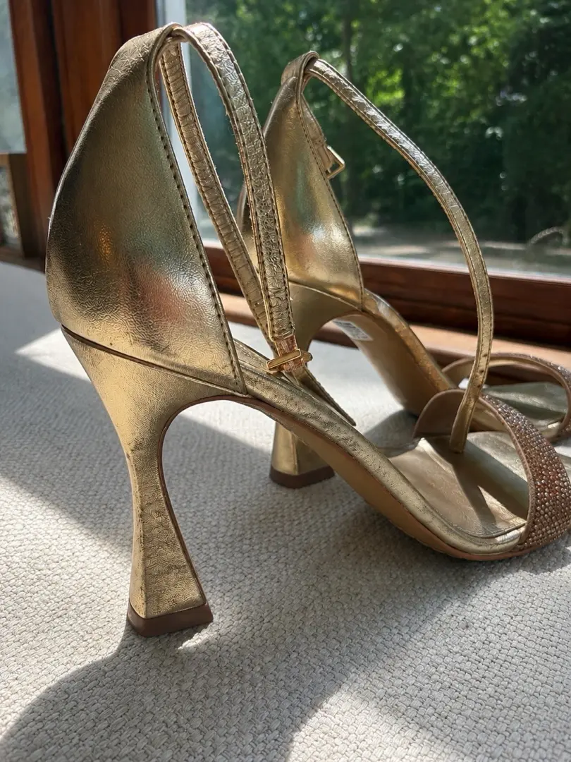 Vince Camuto 金色水钻高跟鞋绑带凉鞋金属色 Glam 尺码 8.5M-