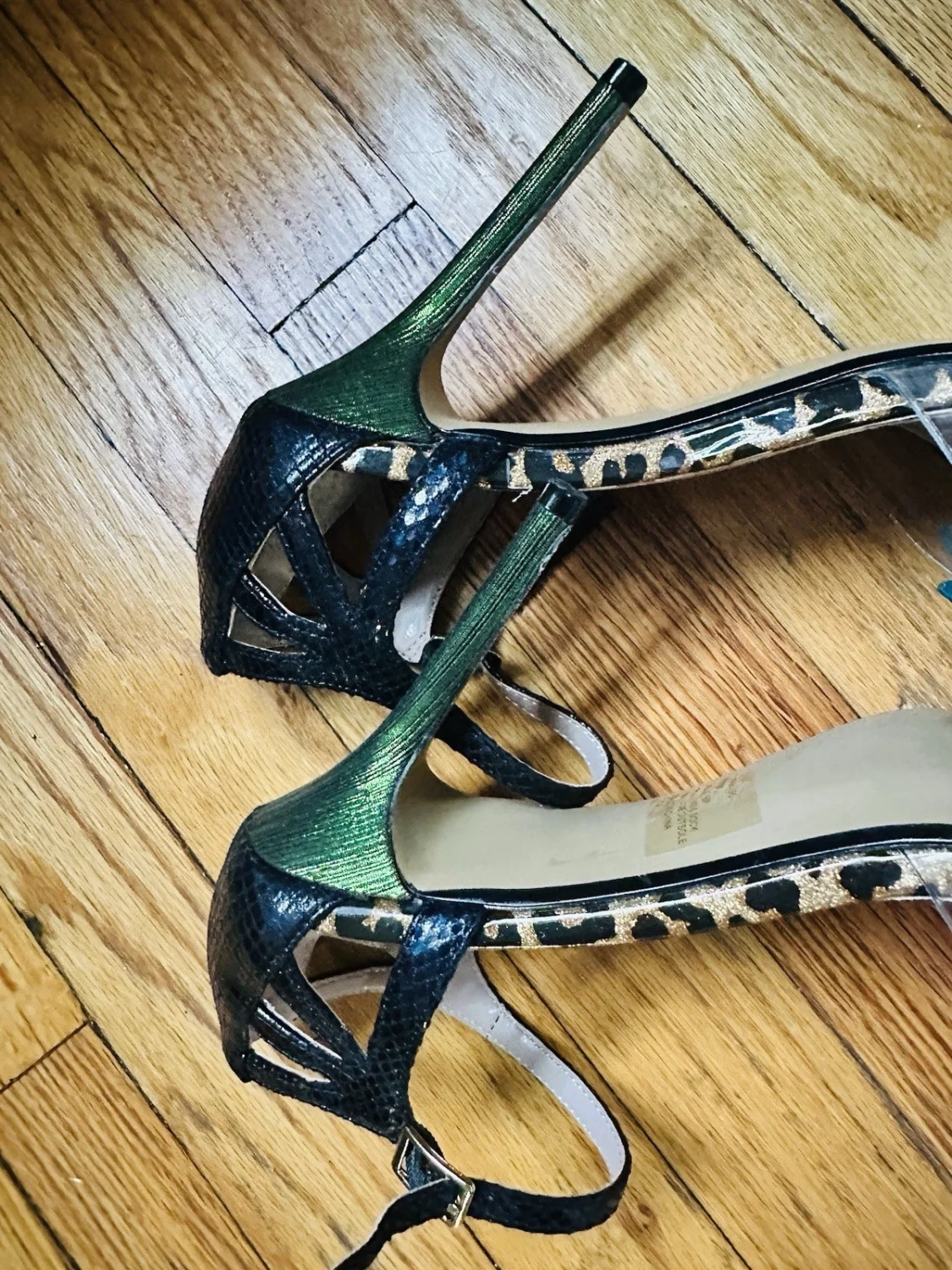 Betsey Johnson 花卉尖头露西鞋跟 尺寸:9.5-