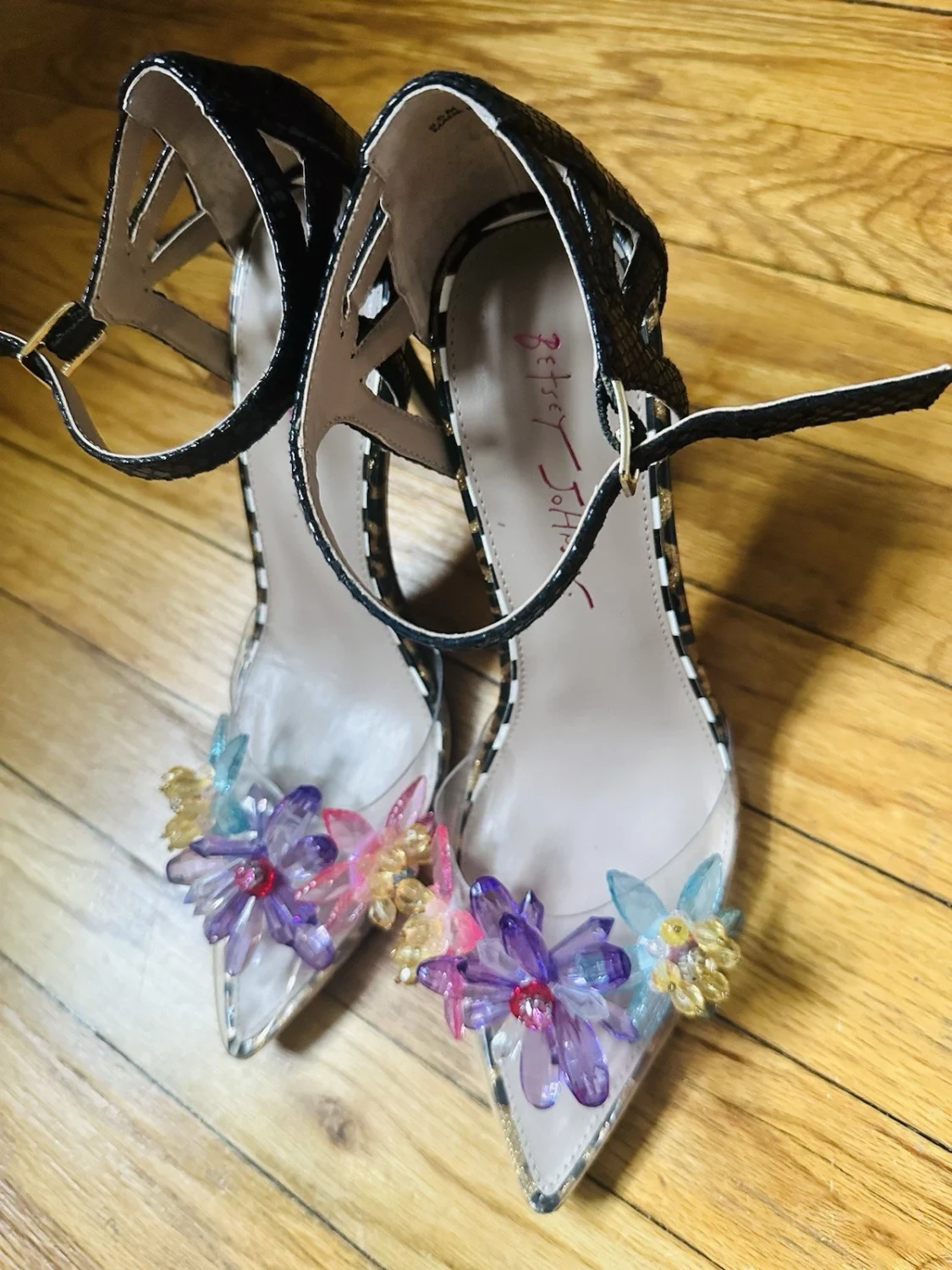 Betsey Johnson 花卉尖头露西鞋跟 尺寸:9.5-