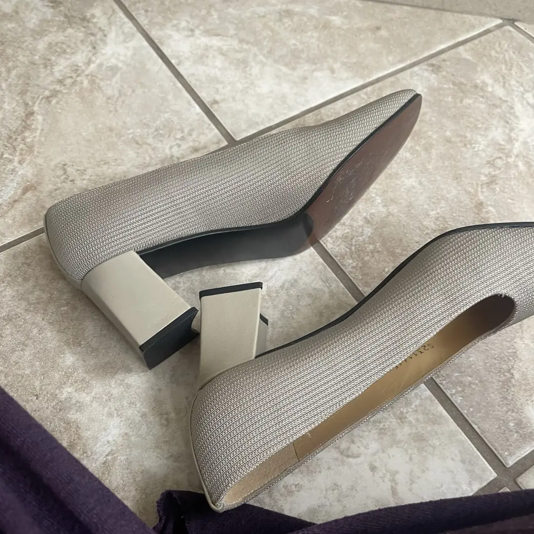 Stuart Weitzman 女式缎面方头高跟鞋高跟鞋灰色 8B 码二手 2x-