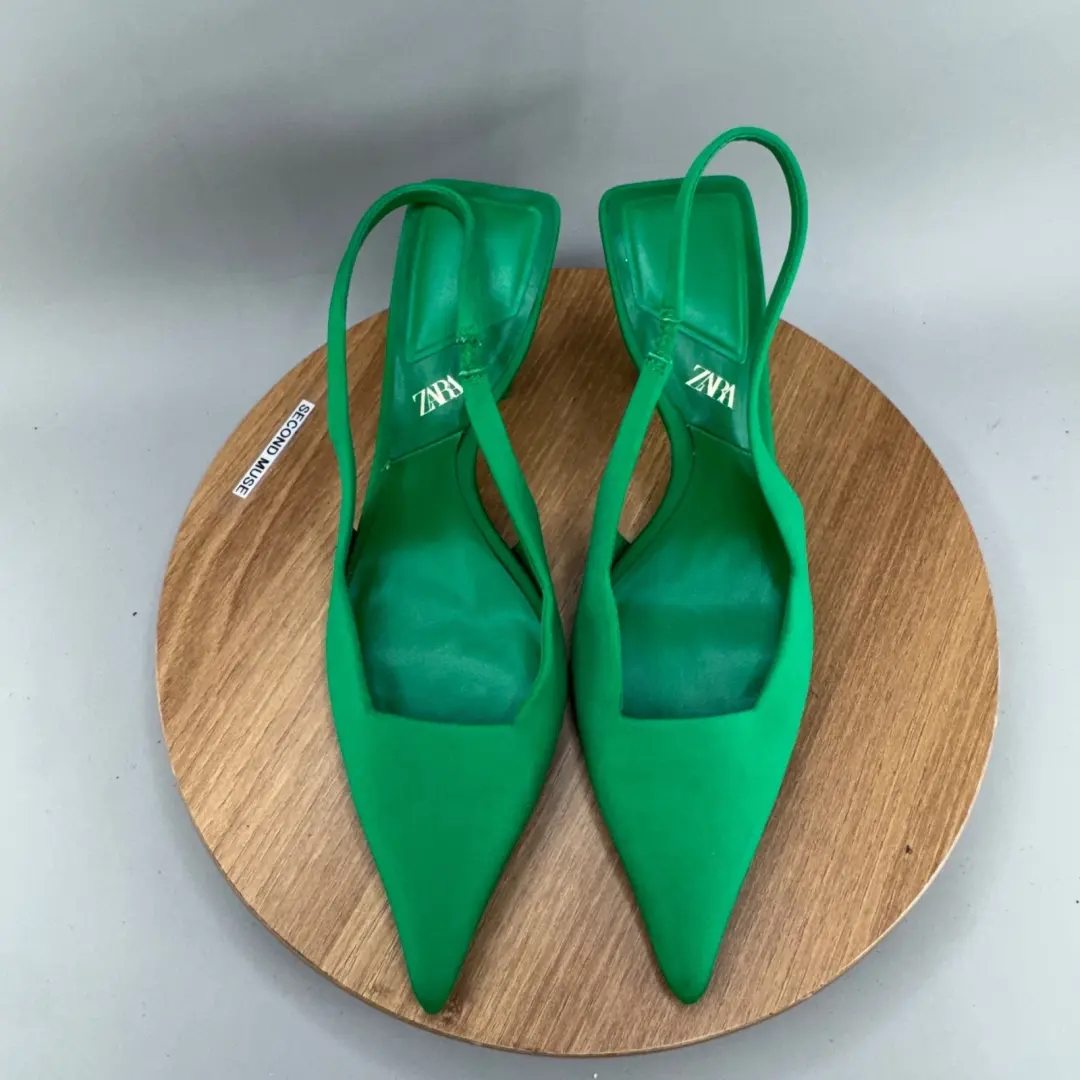 Zara 绿色露跟尖头高跟鞋 37 码活力时尚现代高跟鞋-