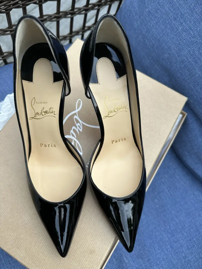 Louboutin Iriza 泵 • 100 毫米 • 36 码 • 黑色专利-