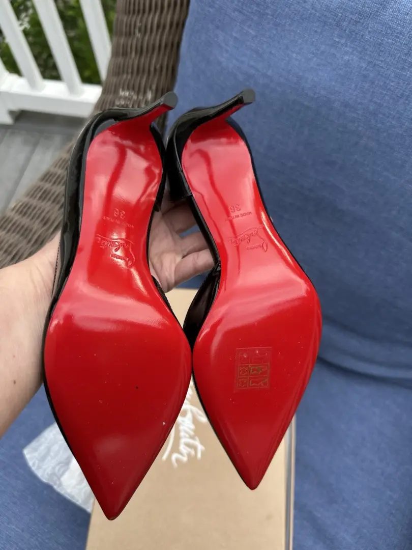 Louboutin Iriza 泵 • 100 毫米 • 36 码 • 黑色专利-