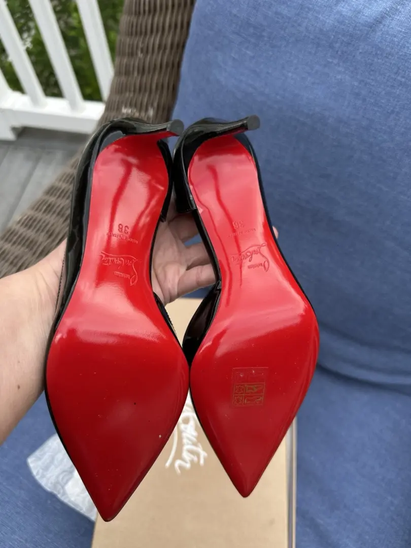Louboutin Iriza 泵 • 100 毫米 • 36 码 • 黑色专利-