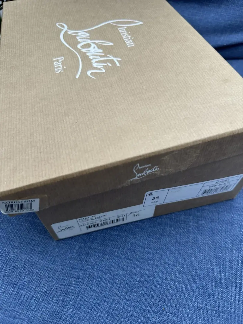 Louboutin Iriza 泵 • 100 毫米 • 36 码 • 黑色专利-