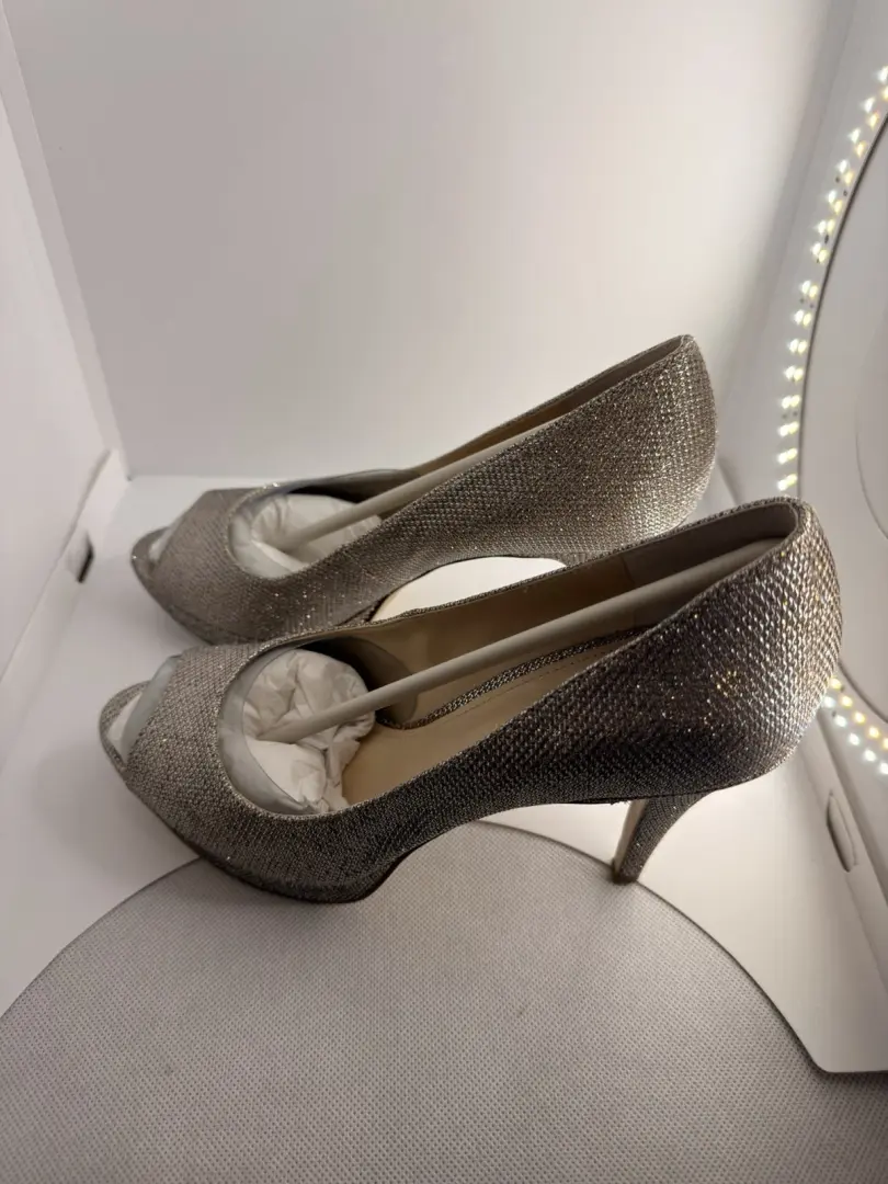 MAKE BEST OFFER | Enzo Angiolini Eademario 金色闪光露趾高跟鞋 8 码-