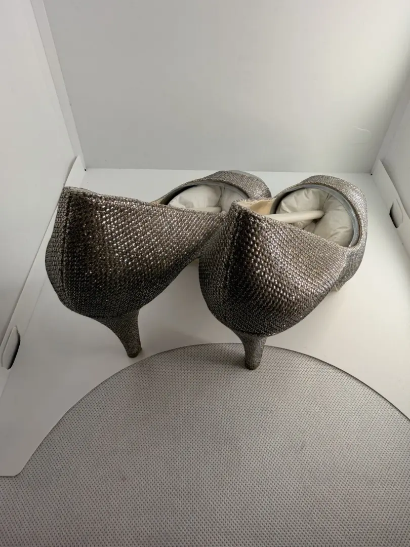 MAKE BEST OFFER | Enzo Angiolini Eademario 金色闪光露趾高跟鞋 8 码-