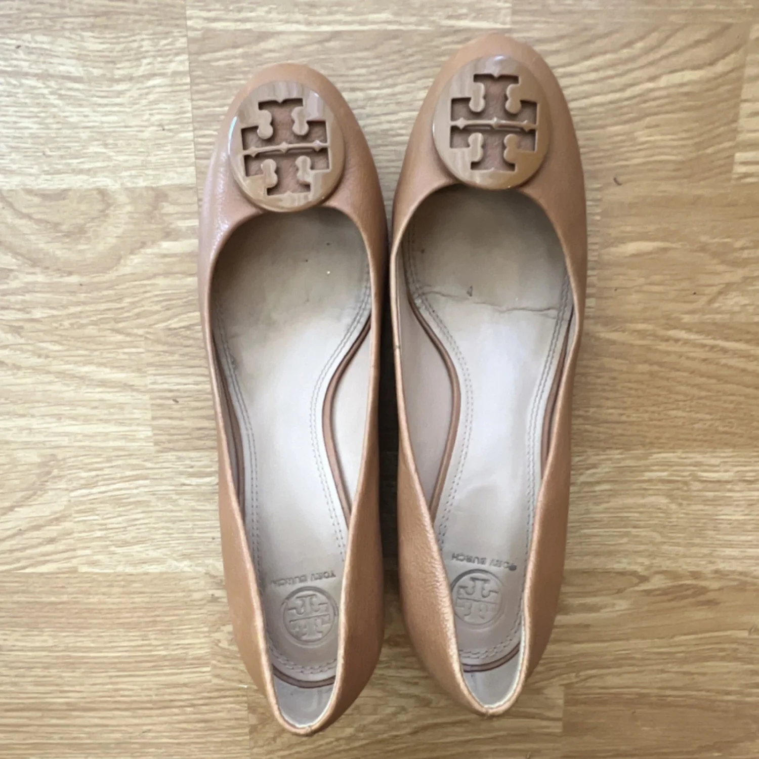 Tory Burch 女式棕色皮革楔形高跟鞋圆头标志 US 10-